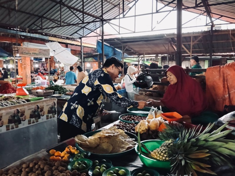 Jemput Bola ke Pasar, AO BRK Syariah Gencarkan Edukasi Gadai Emas untuk Pedagang Pasar