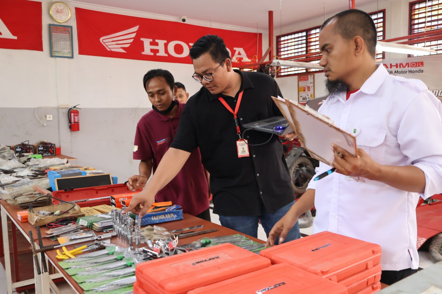 Capella Honda Tingkatkan Kualitas SMK Binaan Bidang Teknik Bisnis Sepeda Motor