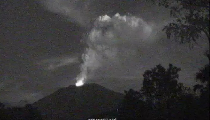 Gunung Agung Erupsi, Sejumlah Maskapai Batalkan Penerbangan ke Bali