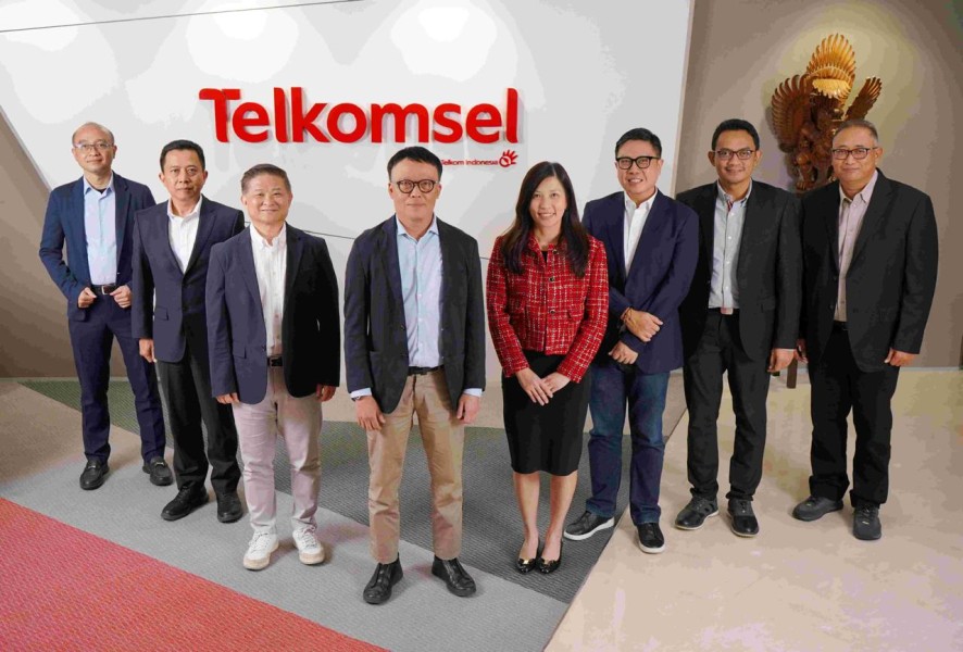 Perubahan Susunan Pengurus Perseroan Telkomsel, Vice President Corporate Communications & Social Responsibility Telkomsel - Saki H. Bramono