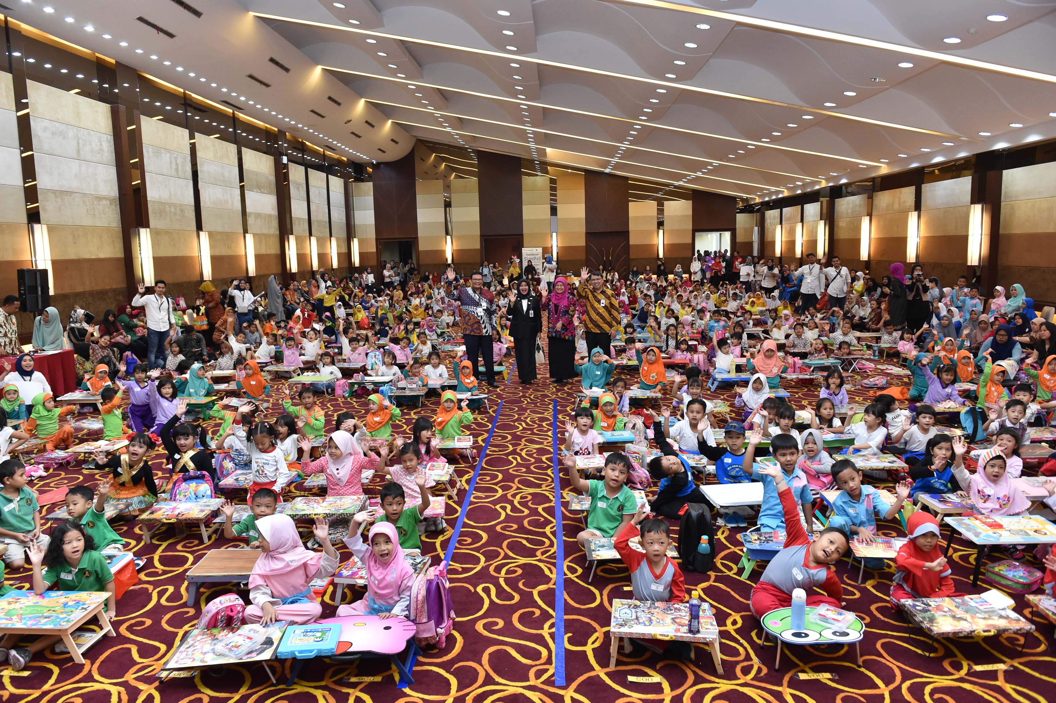Ratusan Siswa TK dan SD Kota Pekanbaru Ramaikan Lomba Mewarnai Bank Riau Kepri