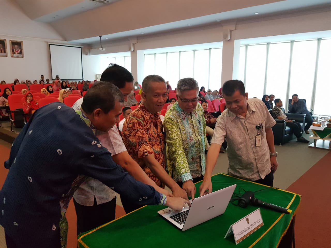 Dosen dan Pegawai UIR Bebas Berobat di 10 Rumah Sakit Rektor Launching Karpeg Multi Fungsi