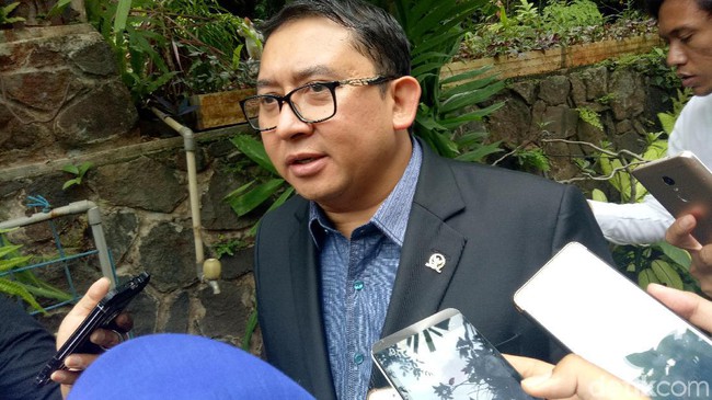 Fadli Kritik Pertemuan Sekjen Partai Pro Jokowi di Kantor Seskab