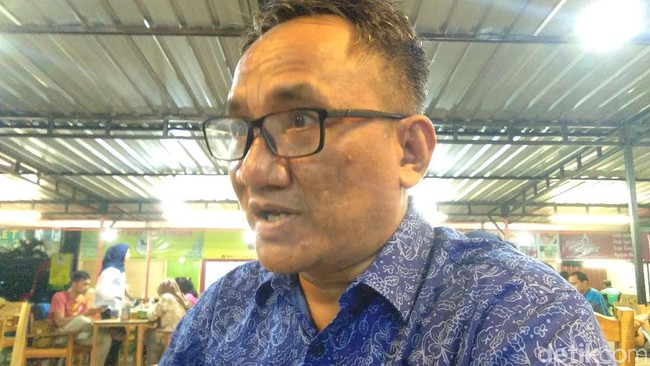 Andi Arief: Rumah Saya Digeruduk Mobil Polda, Mohon Hentikan Pak Presiden!