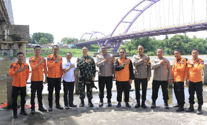 Kapolres Kampar Bersama Forkopimda Patroli Bersama Antisipasi Bencana di Sungai Kampar