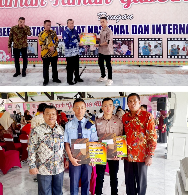 Dua Siswa SMAN Plus Provinsi Riau Terima Penghargaan dari Gubernur Riau