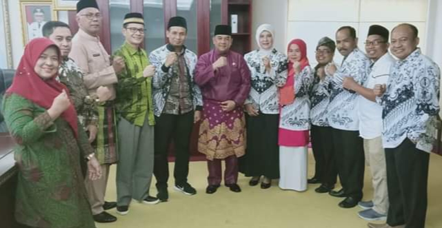 Pengurus PGRI Riau Silaturahmi ke Wagubri. Syafi'i: Enam Organisasi Sayap PGRI Riau Segera Dilantik