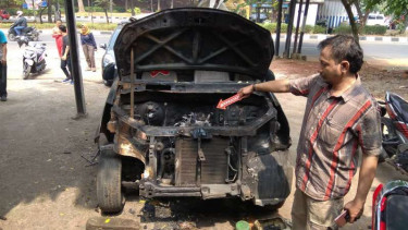 Penampakan Mobil Xenia Neno Warisman yang Terbakar