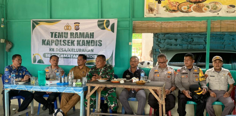 Temu Ramah dengan Masyarakat Pencing Bekulo, Kapolsek Kandis Sampaikan Program Green Policing dan Kamtibmas