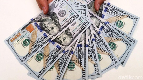 Dolar AS Rp 14.200, Ekonom: BI Harus Keluarkan Kebijakan Lain