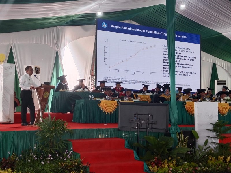 Milad ke 17 Umri, Mendiktisaintek RI Sampaikan Orasi Ilmiah, Penyerahan Wakaf dan Reward Umroh