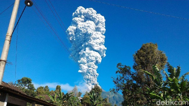 Dinihari Tadi Kembali Terjadi Letusan Freatik di Gunung Merapi