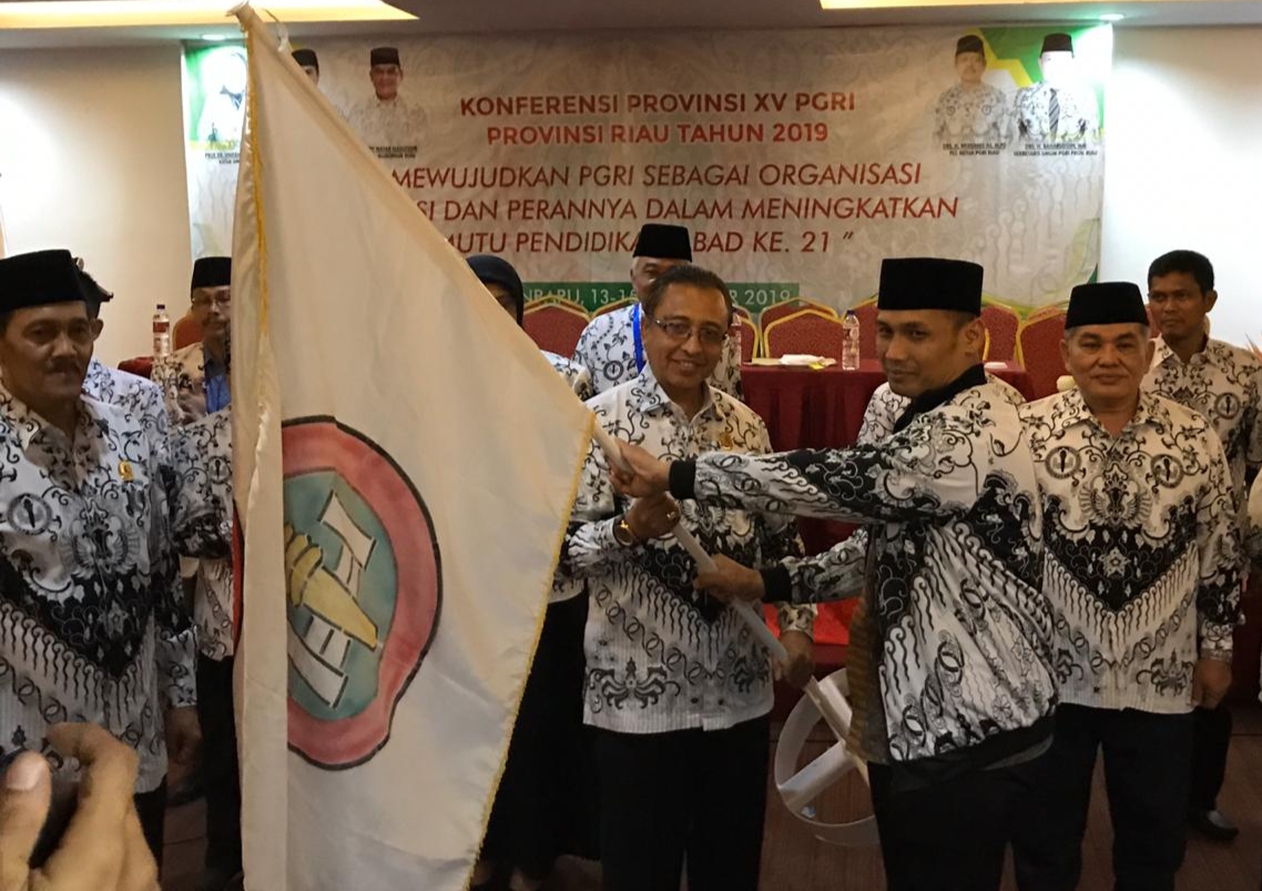 Dr.M. Syafi'i, Jadi Ketua PGRI Provinsi Termuda di Indonesia. Ini Nama Pengurus PGRI Riau 2019-2024