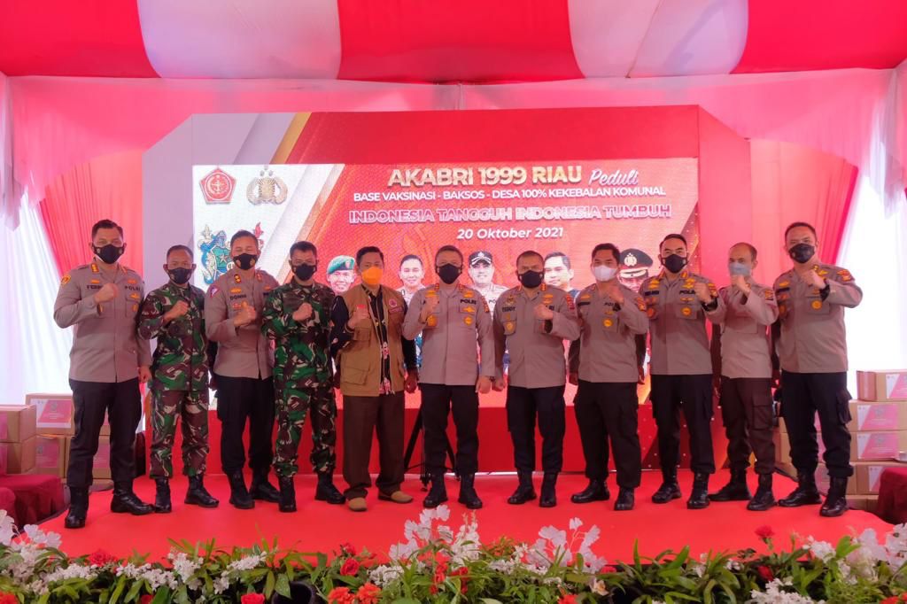 Alumni Akabri 99 Riau Gelar Vaksinasi dan Salurkan 1000 Paket Bansos