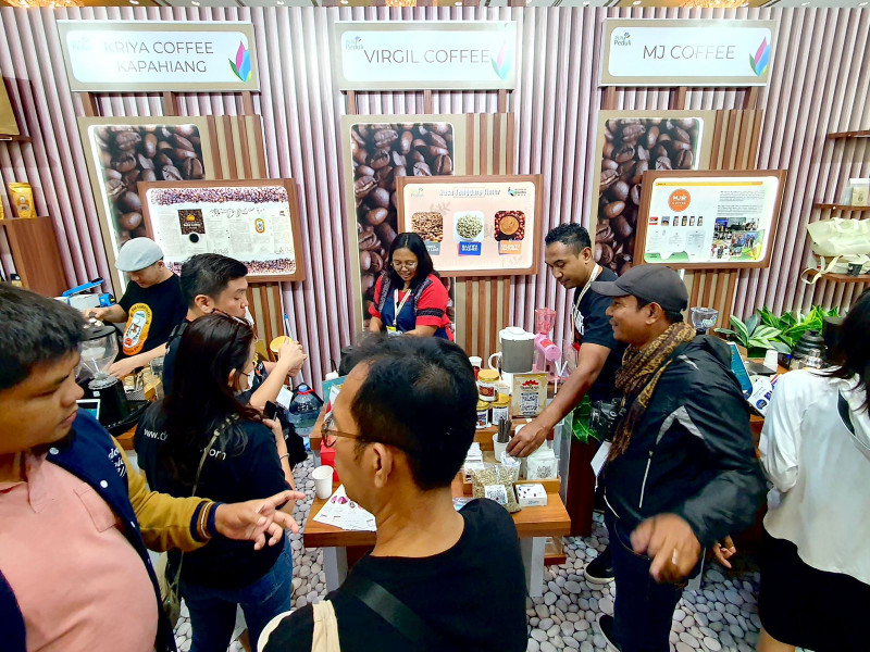 Ikuti Indonesia Premium Coffee Expo, UMKM Binaan PLN Laris Manis Diminati Pembeli