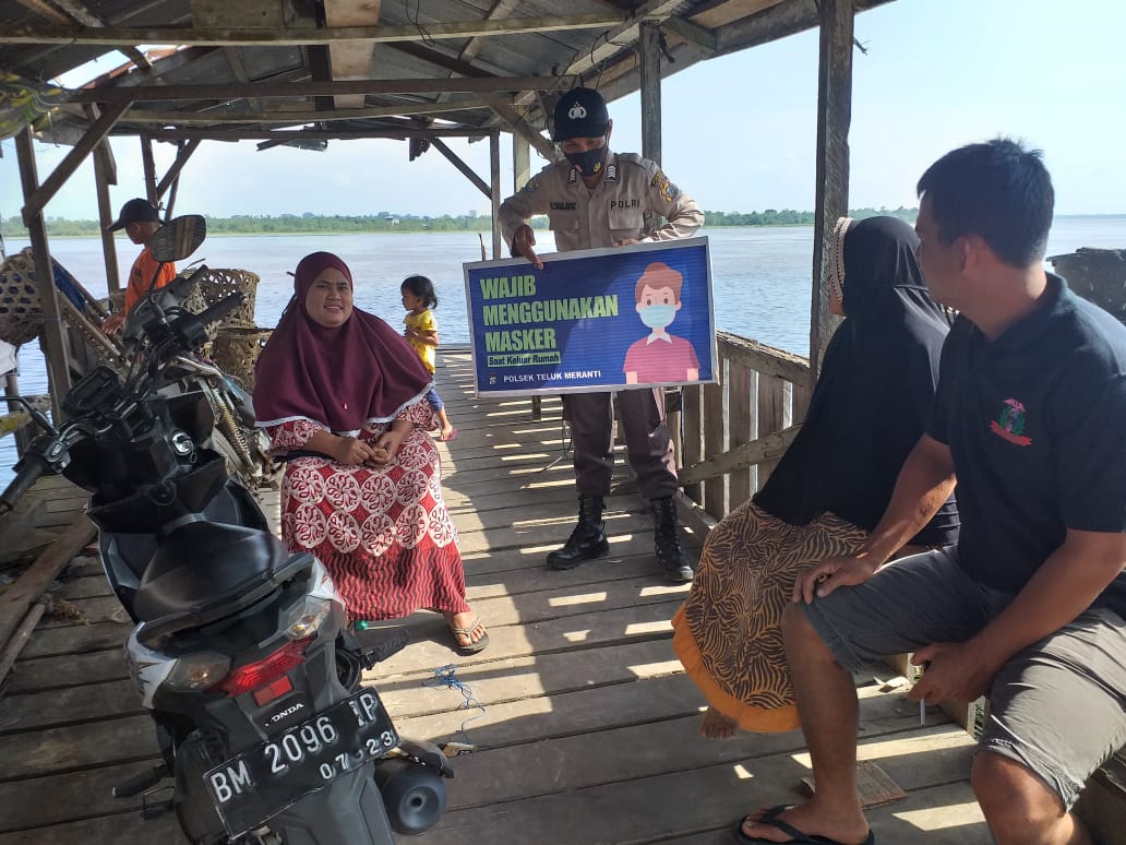 Polisi Lakukan Operasi Yustisi Penerapan Prokes di Dermaga Teluk Meranti