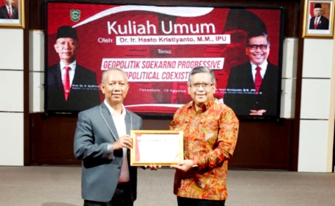 Hasto Kristiyanto Beri Kuliah Umum di Universitas Islam Riau