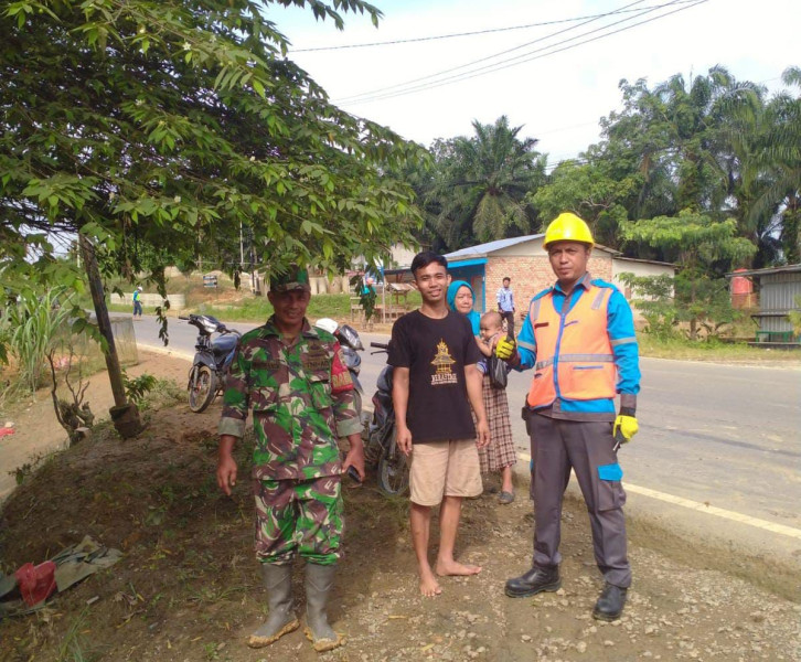Cuaca Ekstrem di Kemuning Indragiri Hilir, PLN Gerak Cepat Kerahkan Petugas Siaga Amankan Pasokan Listrik