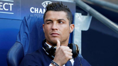 Evra: Jangan Mau Kalau Diajak Makan di Rumah Ronaldo!