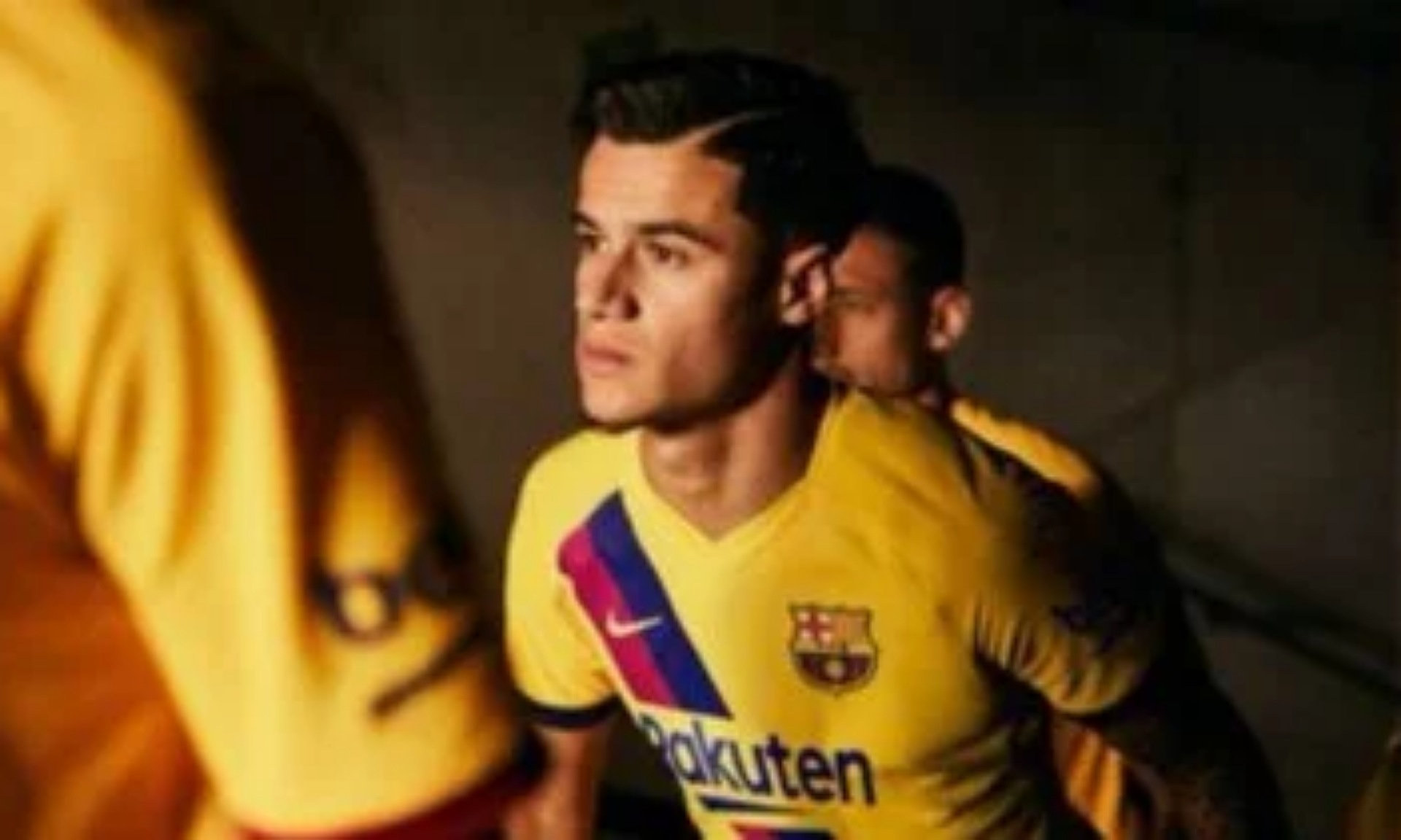 Rayakan 40 Tahun La Masia, Barcelona Luncurkan Jersey Warna Kuning