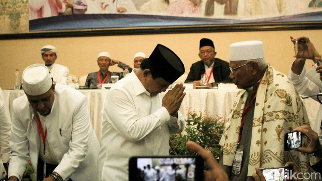 Habib Rizieq Minta Habaib dan Ulama Menangkan Prabowo-Sandi