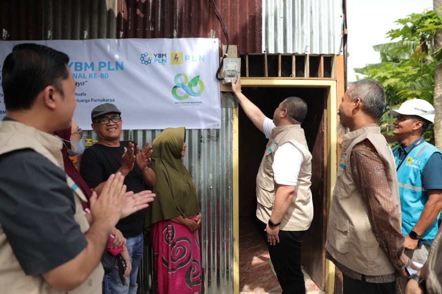 PLN dan YBM PLN Tebar Berkah untuk Dhuafa di Momen Hari Listrik Nasional ke-80