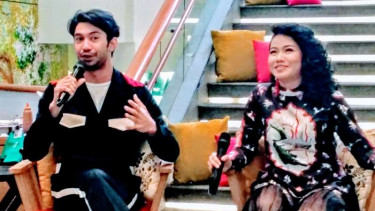 Lewat 'Pekat', Yura Yunita Kenali Reza Rahadian Lebih Dalam