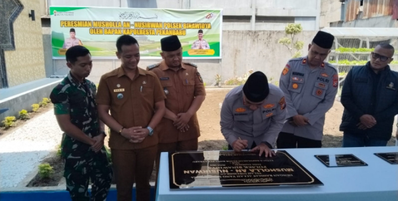 Kapolresta Pekanbaru Kombes Muharman Arta Resmikan Musalla An Nusirwan Polsek Bina Widya
