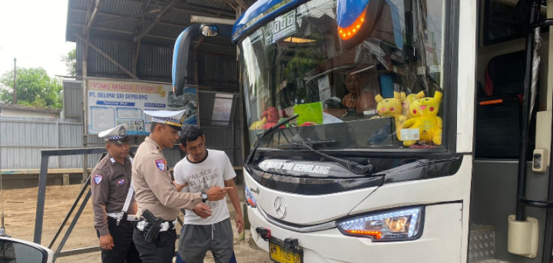 Satlantas Periksa Sejumlah Kendaraan Angkutan Barang yang Masuk ke Kota Tembilahan