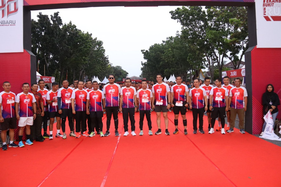 Dalam Rangka HUT Pekanbaru ke-240 dan Kodam I/Bukit Barisan, Ribuan Peserta Ikuti Fun Run 5K
