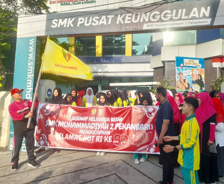Ribuan Siswa SMK Muhammadiyah 2 Pekanbaru Rayakan HUT RI ke 80 dengan Jalan Sehat dan Permainan Tradisional