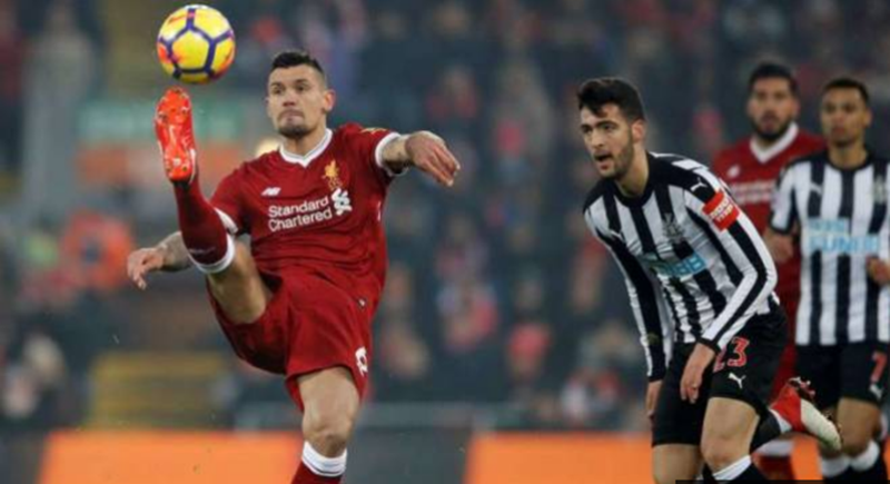 Bek Liverpool Kritik Gaya Permainan MU