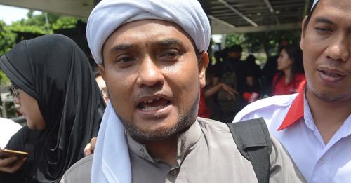 Aksi 115, Diawali Salat Subuh hingga Salat Jumat Berjamaah di Monas
