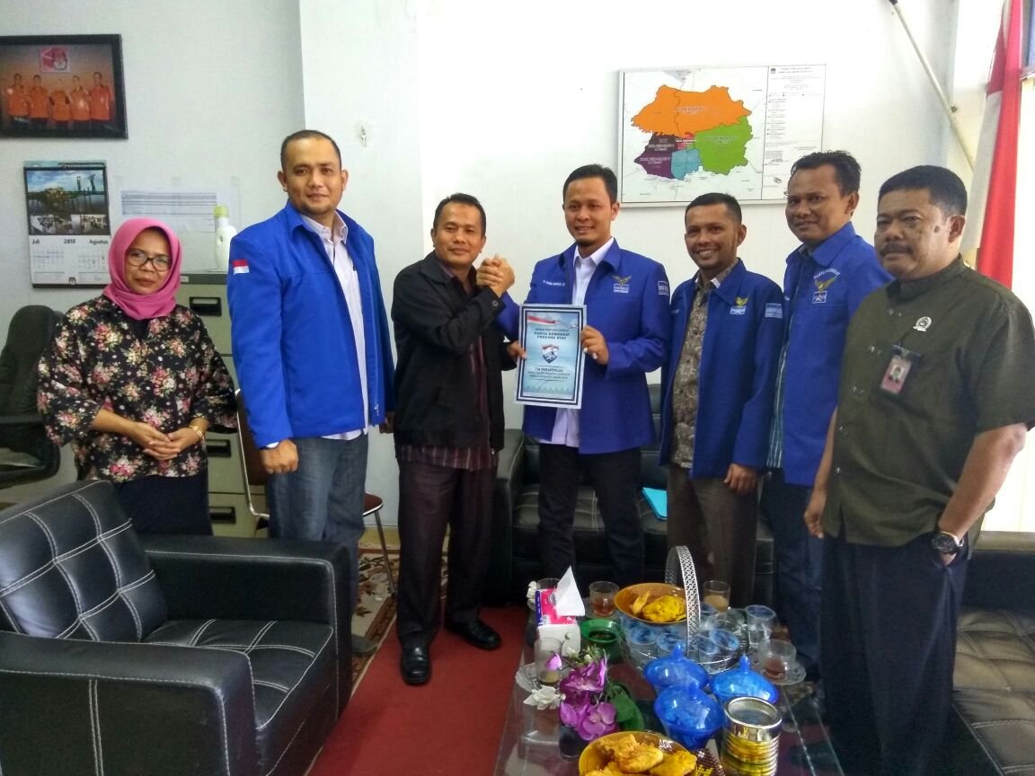 DPC Demokrat Kota Pekanbaru Serahkan SK Kepengurusan Baru