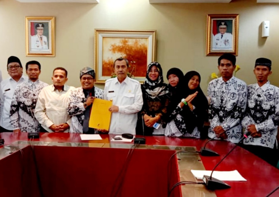 DPP FORGUPAHSN Riau Apresiasi Gubernur Riau Naikan Gaji Guru Honor Daerah SMA/SMK.