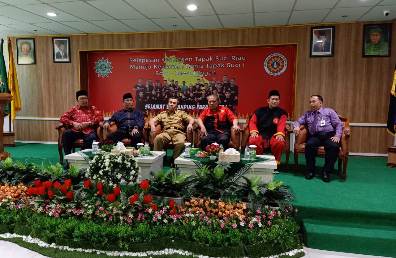 Menuju Kejuaraan Dunia Tapak Suci di Solo, Gubri Lepas Kontingen Tapak Suci Riau 