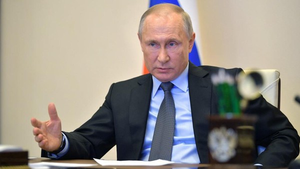 Putin Cabut Aturan Tak Kerja di Masa Pandemi Corona