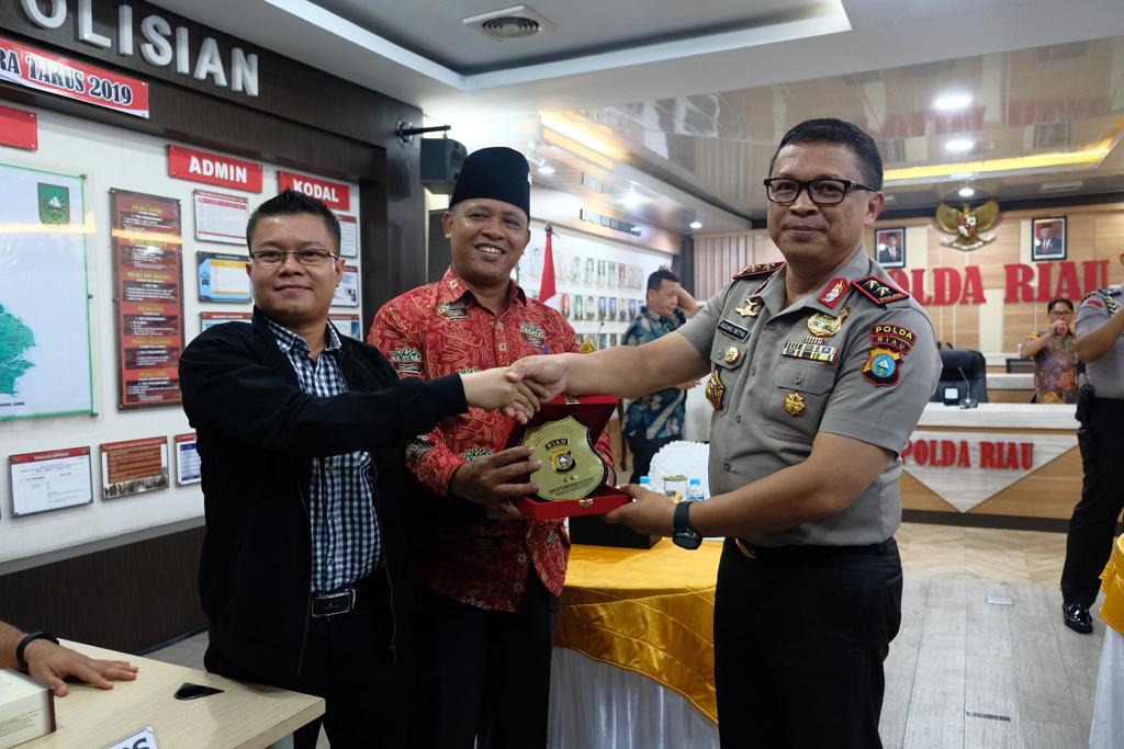 Terima Presentasi Dari Pusat Studi Bencana UNRI Dan Pusat Ilmu Data UIN Suska, Kapolda Riau Diskusikan Prediksi Karhutla 2020