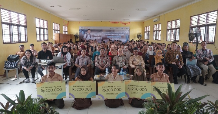 BNI Serahkan Sertifikasi Guru dan Gelar Seminar Literasi Keuangan untuk Pelajar di Pekanbaru