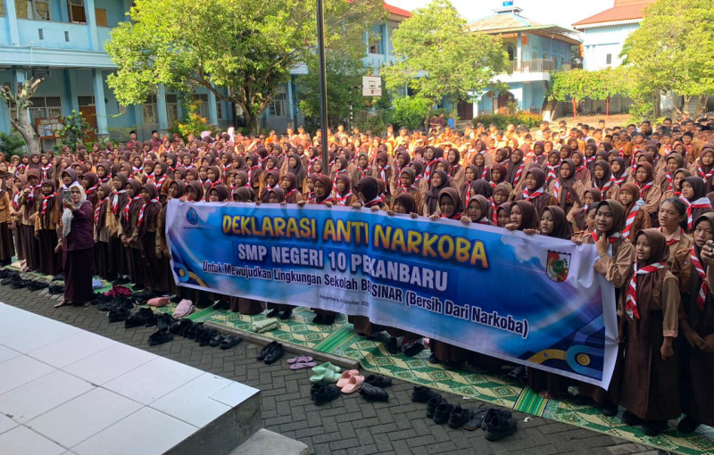 Gencar, BNN Sosialisasi Bahaya Narkoba kepada Ratusan Siswa SMPN 10 Pekanbaru