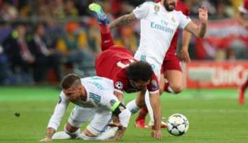Bantingan SmackDown Sergio Ramos Bikin Mohamed Salah Nangis