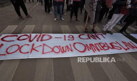 Keputusan Lanjutkan Pembahasan Omnibus Law Disayangkan