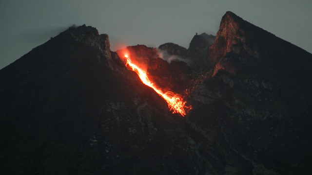 Gunung Merapi Keluarkan 10 Kali Guguran Lava, Status Masih Waspada
