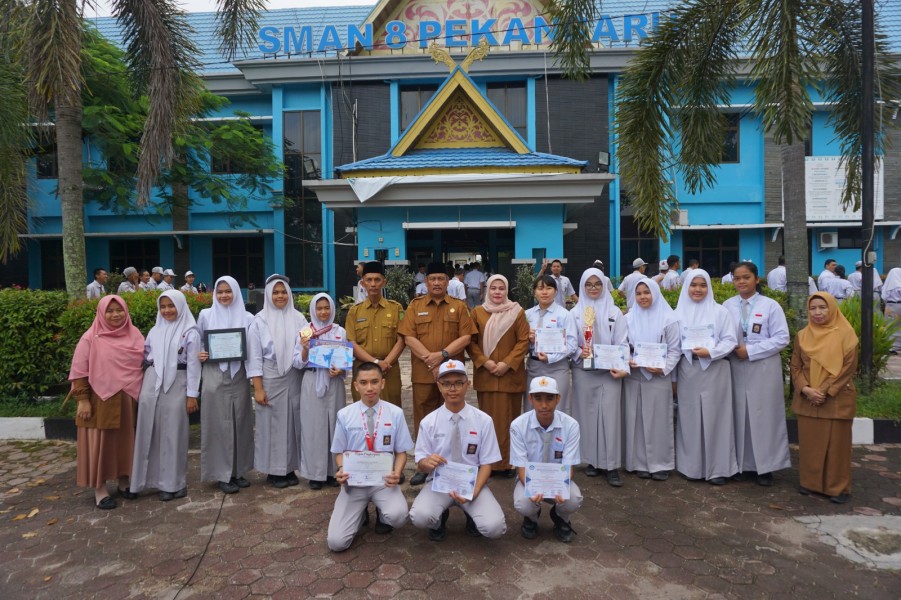 Tavip: Ukir Terus Prestasi, SMAN 8 Pekanbaru Rilis Siswa Berprestasi