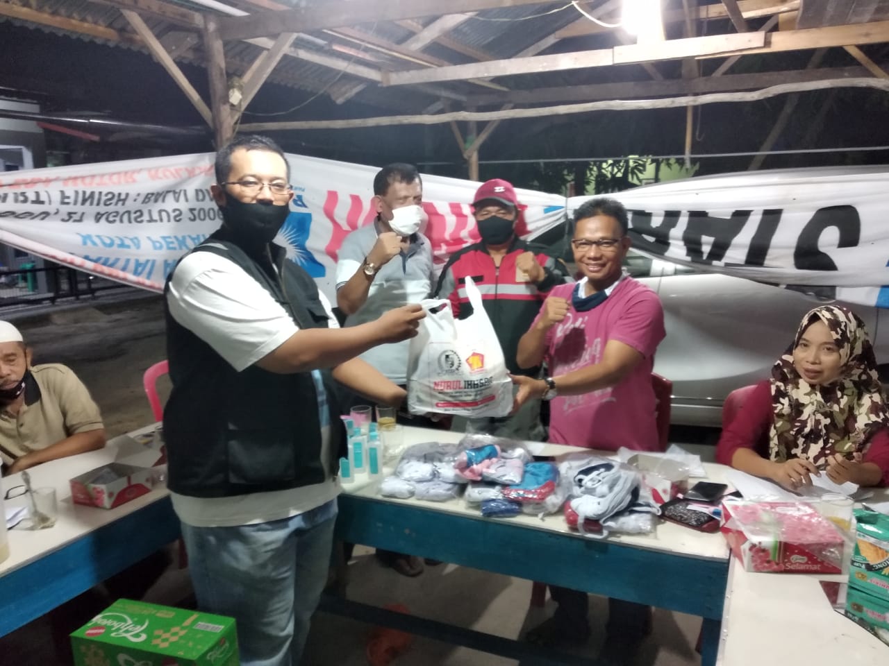 Pastikan Kondisi Relawan Siaga Covid Tetap Fit dan Stabil, Nurul Bagikan Paket Puding di Kelurahan Perhentian Marpoyan