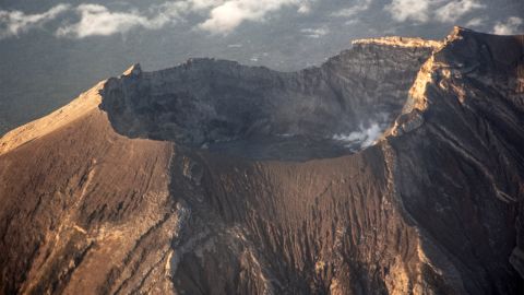 Gunung Agung Kembali Erupsi, Muntahkan Kolom Abu Setinggi 1.000 Meter
