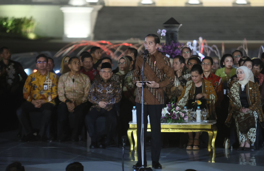 Hari Batik Nasional, Direksi PLN Tampilkan Perpaduan Busana Adat Solo dan Yogyakarta di Istana Negara