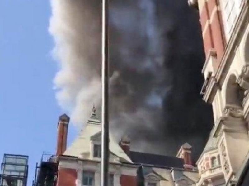Hotel Mandarin Oriental di London Kebakaran