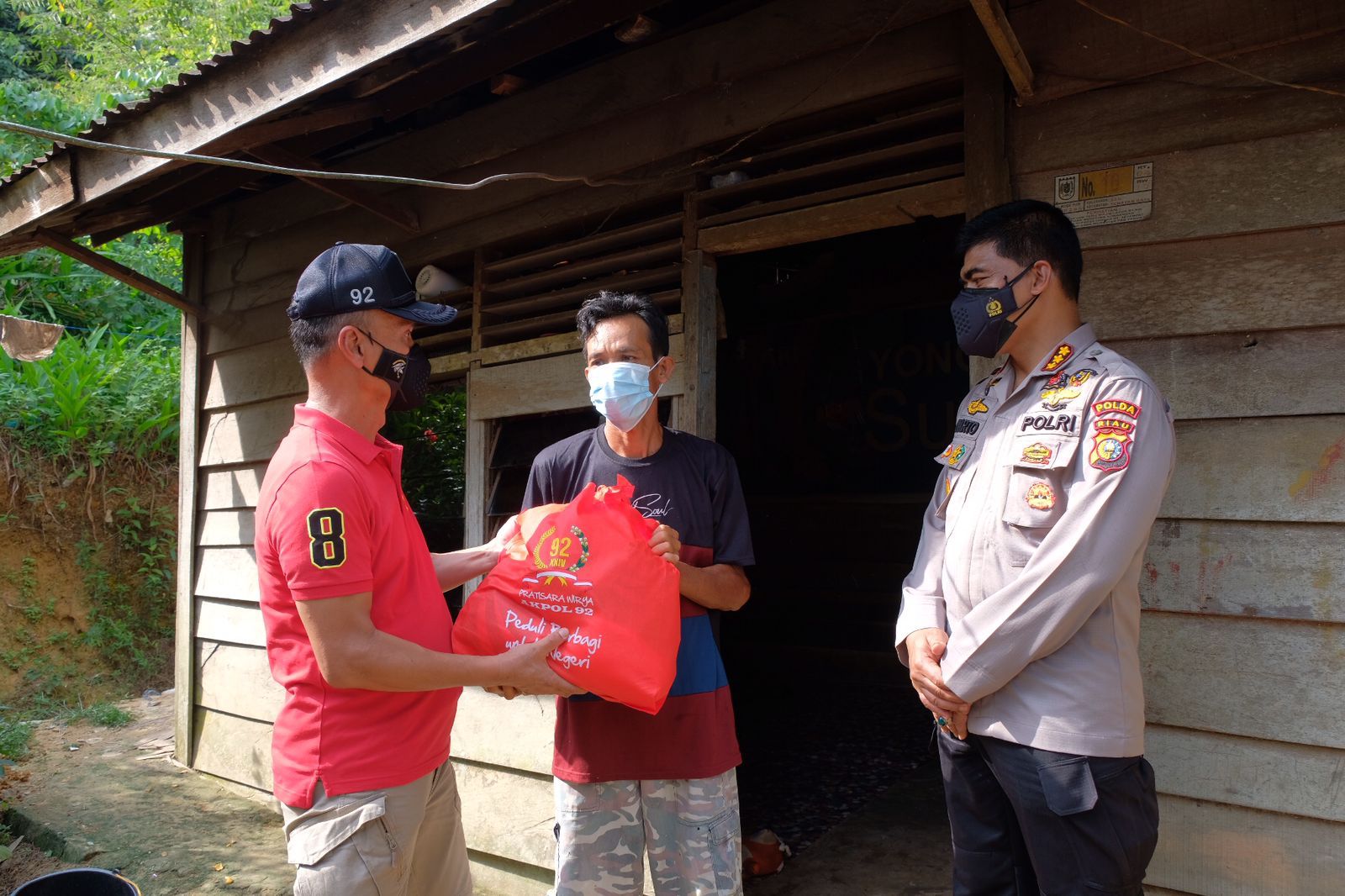 Berbagi untuk Negeri, Alumni Akpol 1992 Distribusikan 556 Paket Sembako di Riau