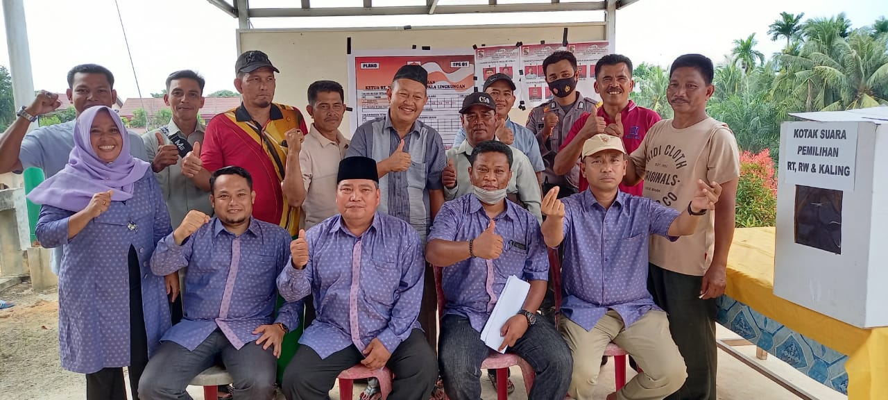 Bhabinkamtibmas Kelurahan Pangkalan Kerinci Barat Lakukan Pengamanan Pemilihan RT/RW